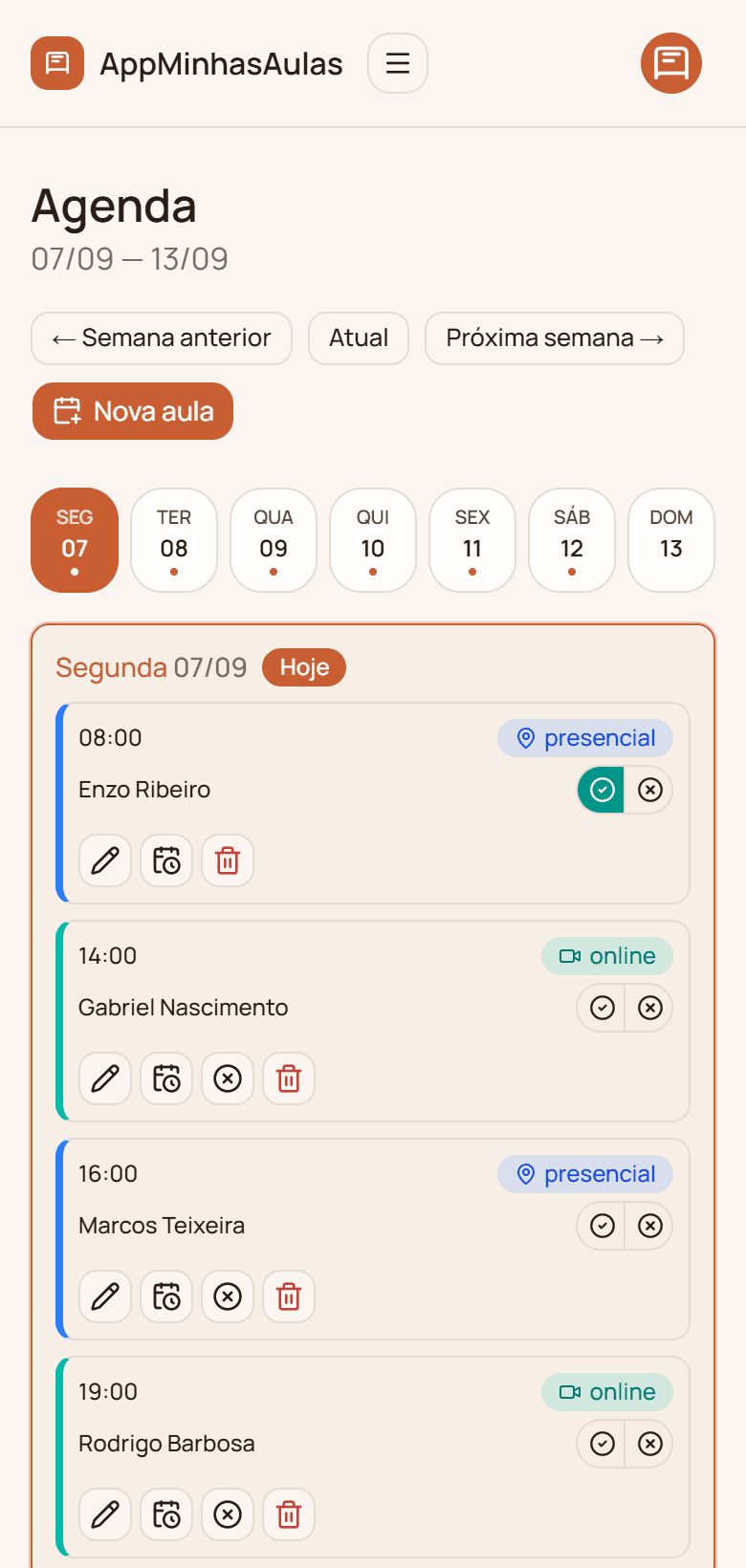 AppMinhasAulas no celular, mostrando a agenda da semana